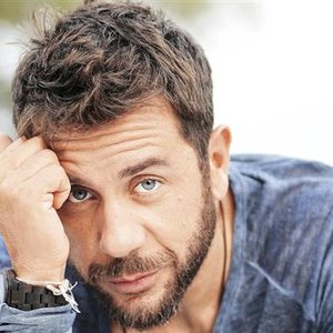 “Γιώργος Μαζωνάκης”的封面