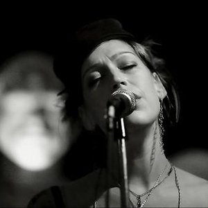 Zdjęcia dla 'The Bodice Rippers'