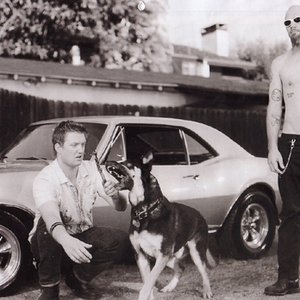 Immagine per 'Queens of the Stone Age'