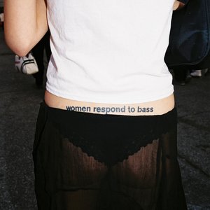 'Women Respond to Bass (Schwefelgelb Remix)' için resim
