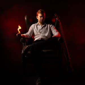Imagem de 'Play With Fire'
