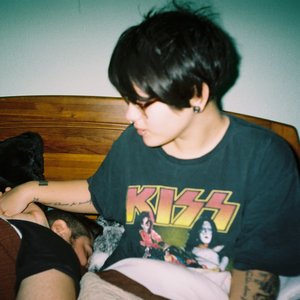 Image pour 'can't sing for shit'