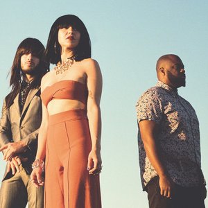 Изображение для 'Khruangbin'