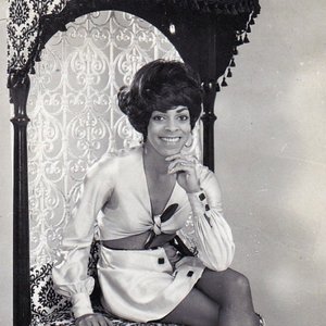 'Shirley Nanette' için resim