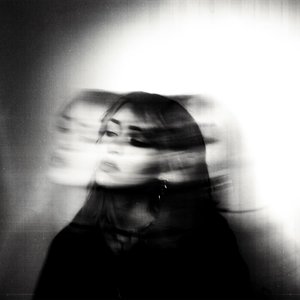 Image pour 'BLURRY'