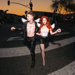 Bild für 'HEAVEN IS A GAY BAR - Single'