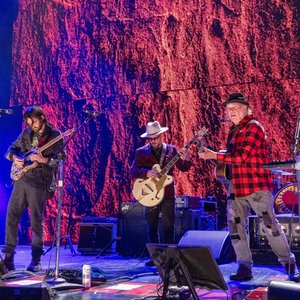 'Neil Young and The Chrome Hearts' için resim