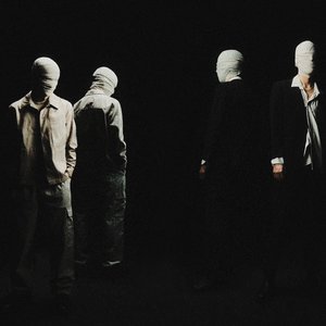 “Holybones”的封面