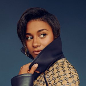 'Ariana DeBose' için resim