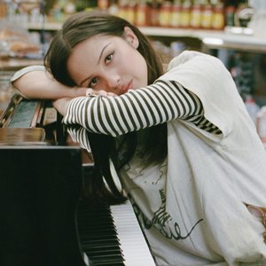 'Olivia Rodrigo' için resim