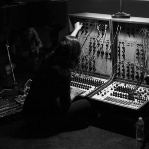 Zdjęcia dla 'Sarah Davachi'