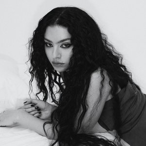 'Charli xcx' için resim