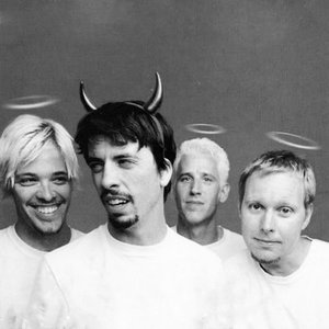 “Foo Fighters”的封面