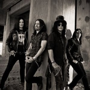 'Slash feat. Myles Kennedy and The Conspirators' için resim