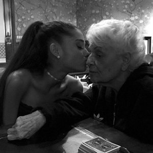 Изображение для 'ariana grande, nonna'
