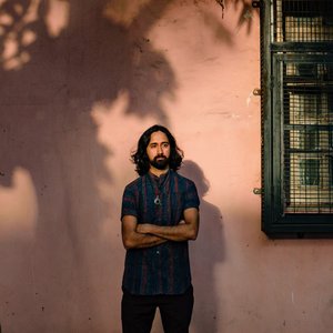 'Sarathy Korwar' için resim