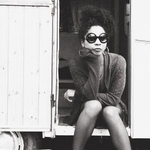 Imagen de 'Hollie Cook'