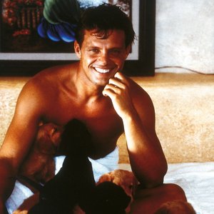 “Luis Miguel”的封面