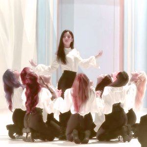 'Loona' için resim