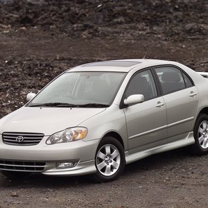 Immagine per '2003 Toyota Corolla (Remixes)'
