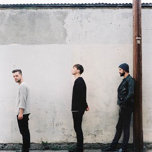 'White Lies' için resim