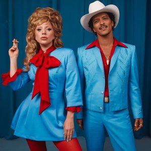 'Lady Gaga & Bruno Mars'の画像