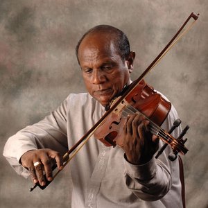 Zdjęcia dla 'Amarasiri Peiris'
