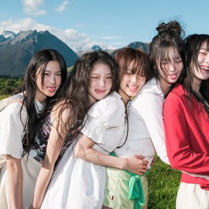 “KiiiKiii (키키)”的封面