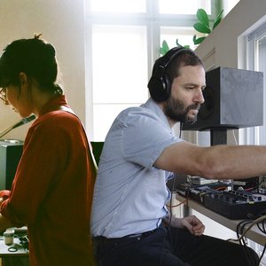 Bild für 'Aaron Dilloway & Lucrecia Dalt'