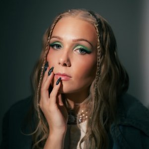 Image for 'VIIVI (Vain elämää kausi 16)'