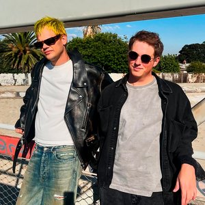 Bild für 'TV Girl & George Clanton'