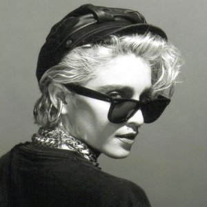 'Madonna' için resim