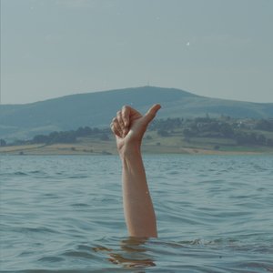 “Donde El Mar Retrocede”的封面