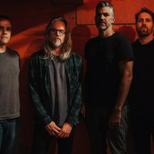 “Between the Buried and Me”的封面