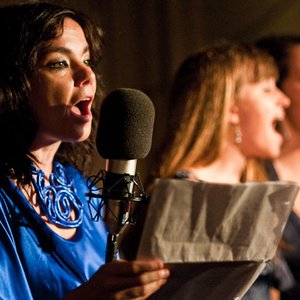 Bild für 'Dirty Projectors + Bjork'