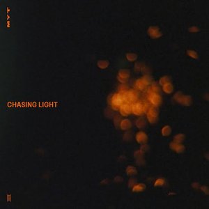 “CHASING LIGHT”的封面