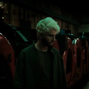 Zdjęcia dla 'Late Again'