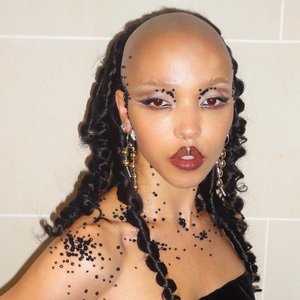 Immagine per 'FKA twigs'