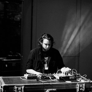 “Oneohtrix Point Never”的封面