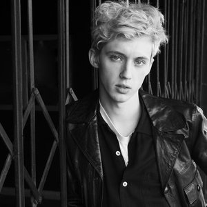 'Troye Sivan'の画像