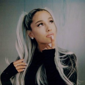 'Ariana Grande' için resim